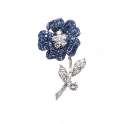 White gold, diamond and sapphire brooch
