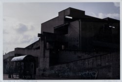 Grafetie Clust Building / Bunker, Brescia