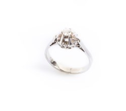 18kt white gold solitaire ring