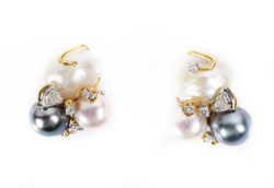 18kt yellow gold and pearl lobe earrings