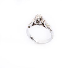 18kt white gold solitaire ring