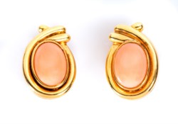 18kt yellow gold and coral lobe earrings