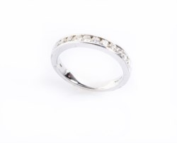 18kt white gold wedding ring