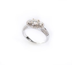 14kt white gold trilogy ring