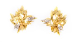 18kt yellow gold lobe earrings