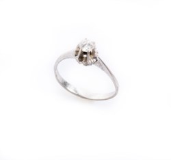 14kt white gold solitaire ring